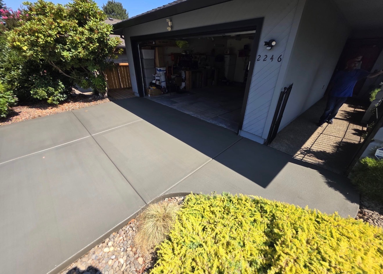 Smooth concrete driveway with clean control joints